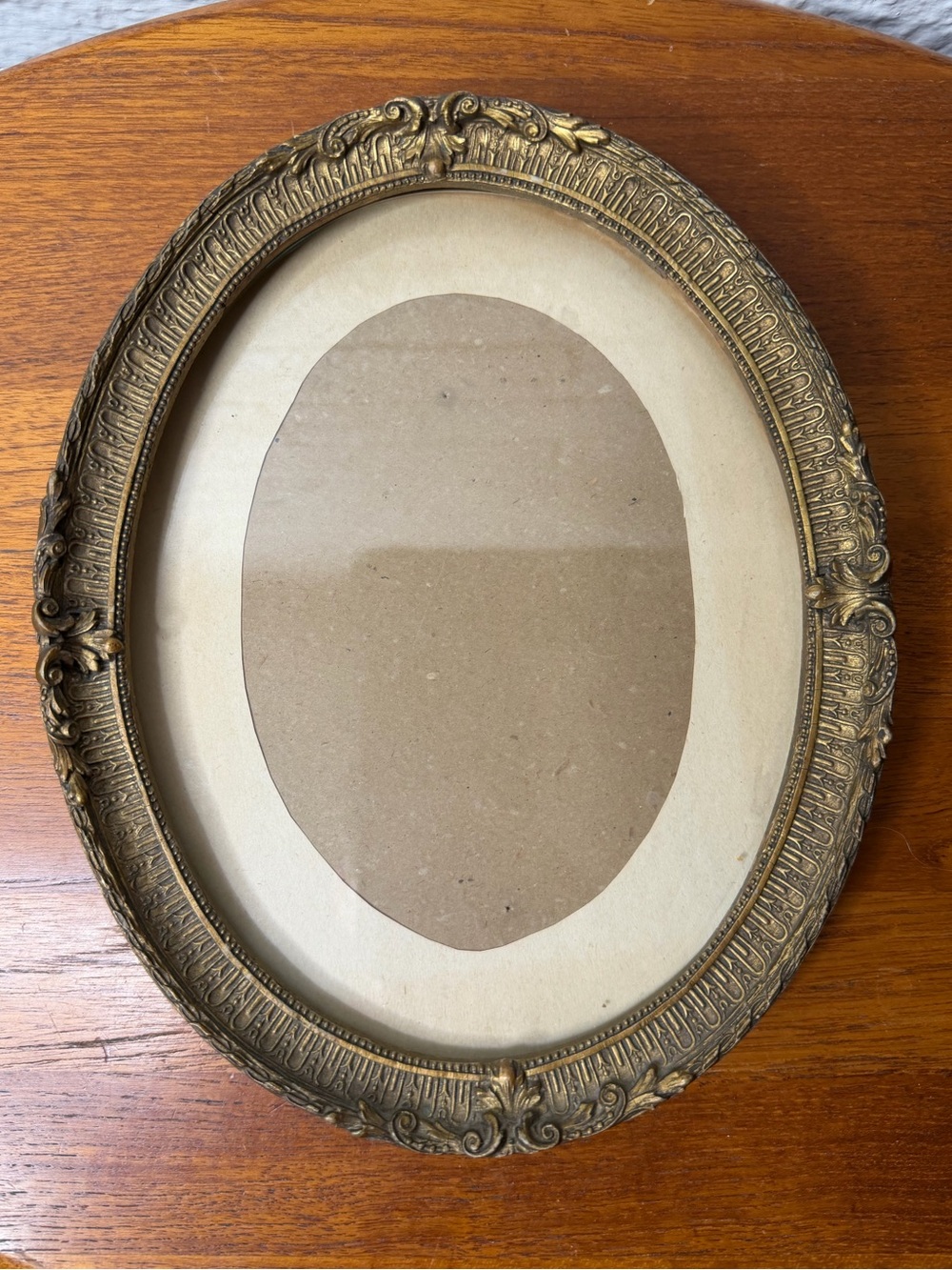 Vintage Victorian Oval Gilt Wood Gesso Picture Frame Ornate